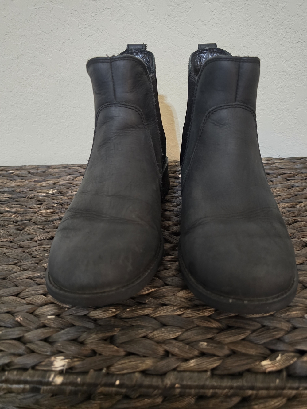 UGG Bonham III Waterproof Lined Leather Chelsea Boots Black Size 6 Women's